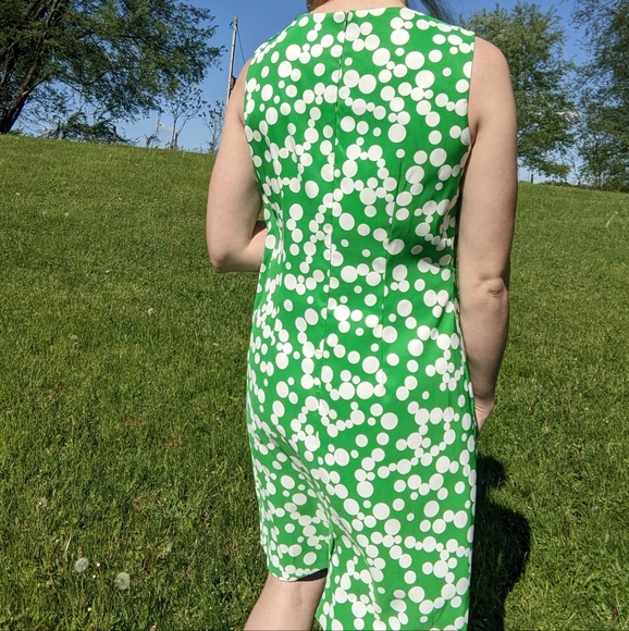 Green dress with white polkadots - Picture 2 of 10